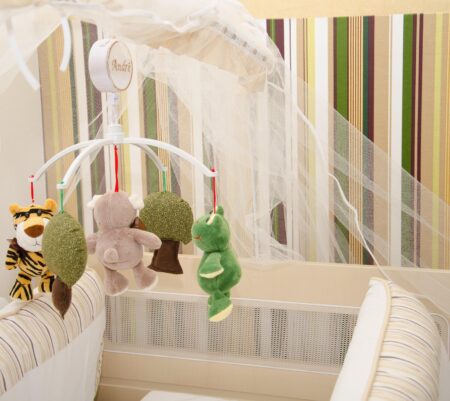 Organizacja łóżeczka dla noworodka i niemowlaka