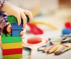 Zabawki dla dzieci – jak wybrać mądrze?