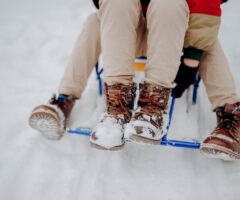 Buty zimowe dla dzieci – na co zwrócić uwagę przy wyborze?